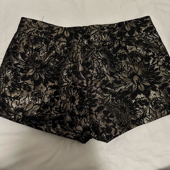 Sans Souci | Black & Gold Dress Shorts Medium - Picture 3 of 4